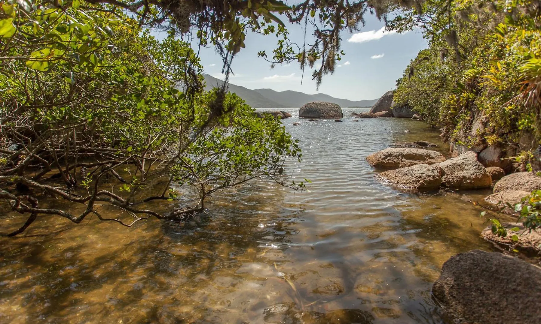 Florianópolis By The Beach, Walk Mole Beach! Ac, Wifi 250M, Bbq בית נופש