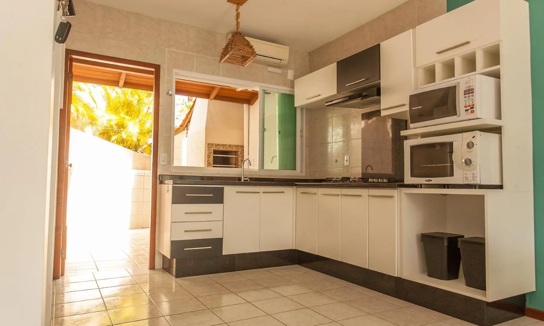 בית נופש Florianópolis By The Beach, Walk Mole Beach! Ac, Wifi 250M, Bbq